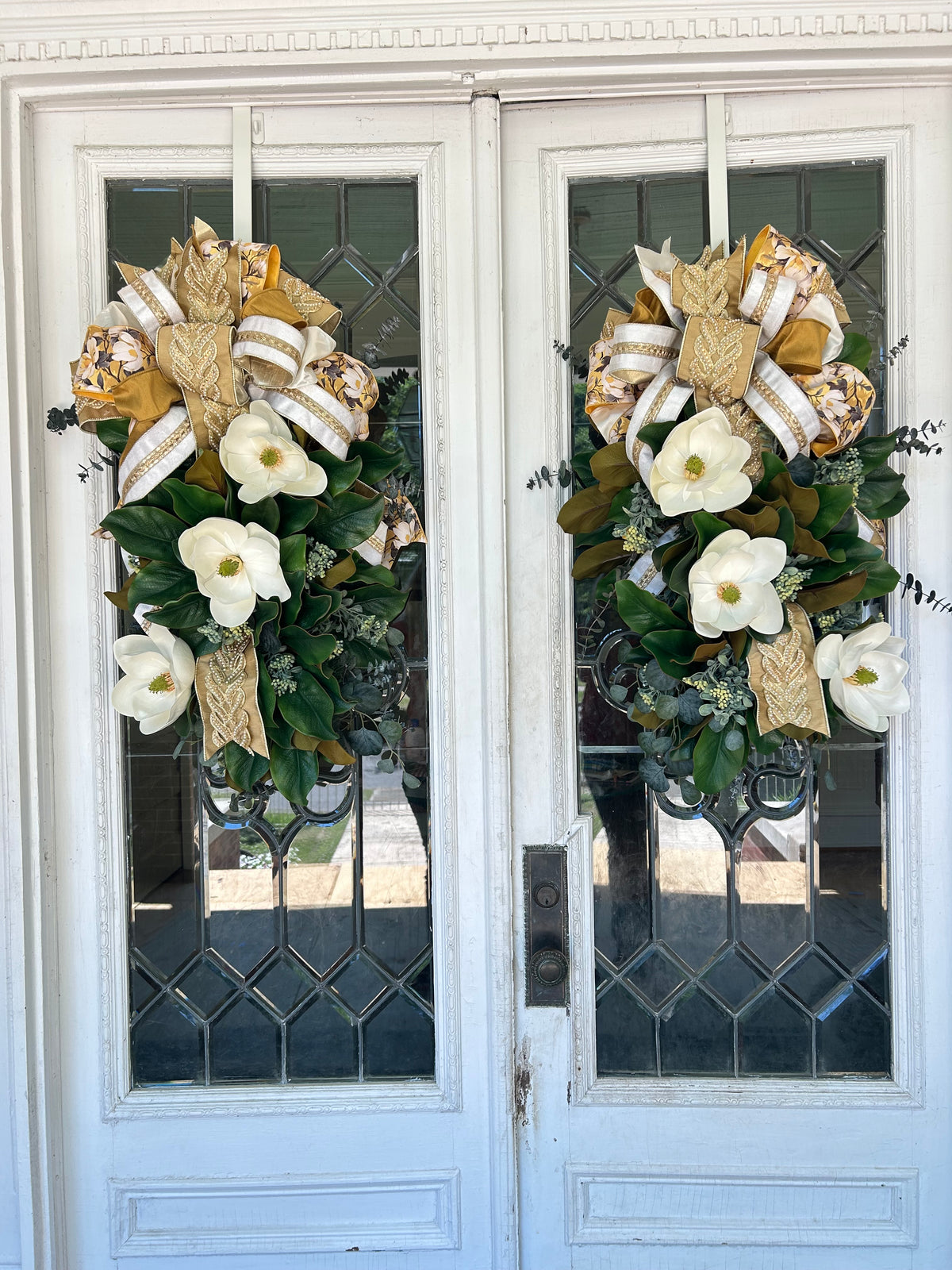 The Southern Heirloom Magnolia Swag image 0