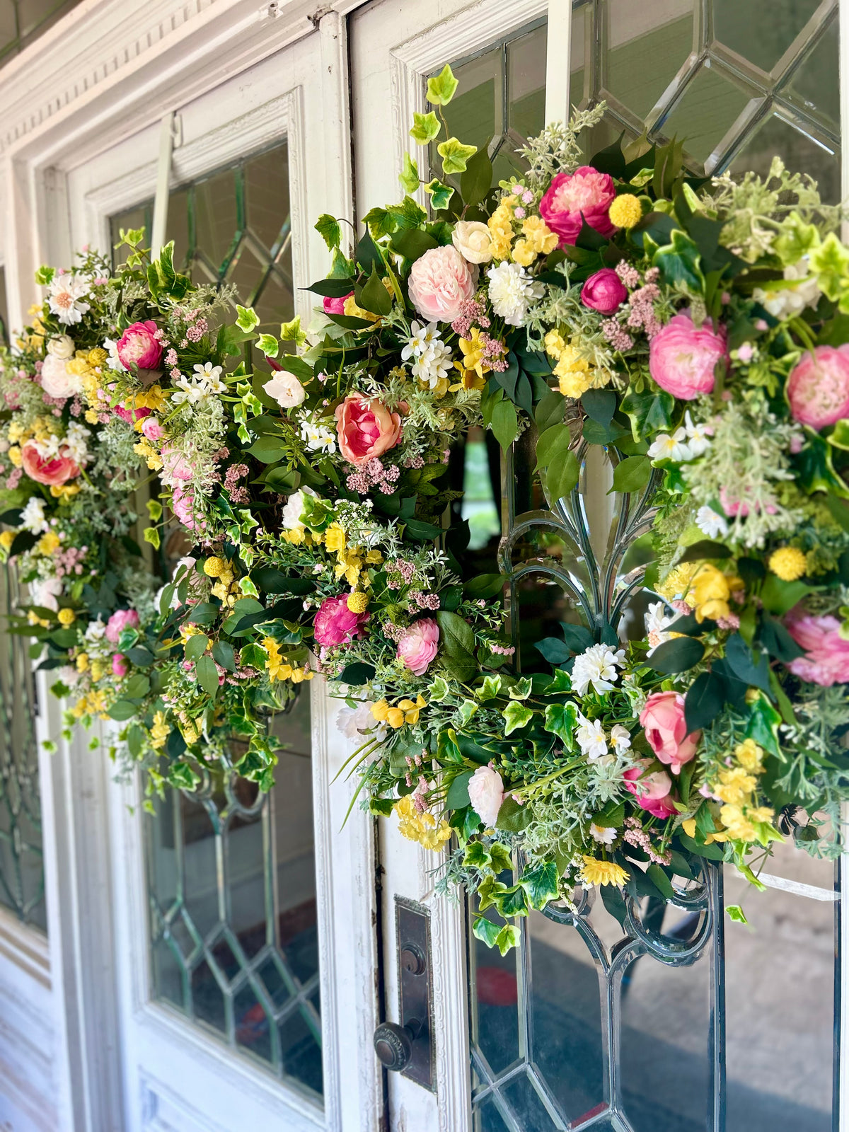 Medium Garden Party Wreath and Bow Package image 3